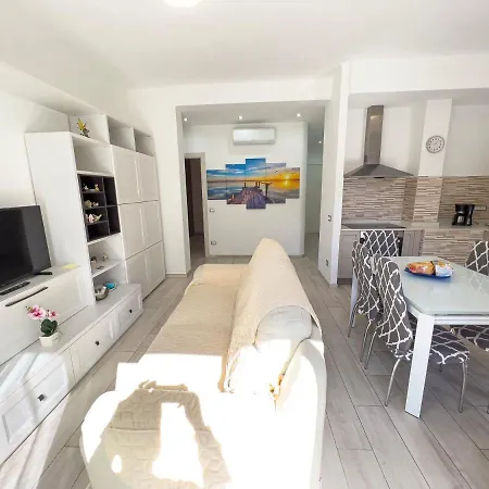 Apartment Casa Paola Imperia